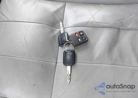 2005 Mercury Grand Marquis Ls/Lse from USA, damaged, VIN 2MEFM75W65X633145